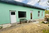 Entzückendes Einfamilienhaus mit Naturgarten, Nebengebäude und Carport