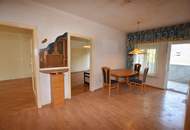 Renovierungsbedürftig mit Loggia und toller Anbindung in thermisch saniertem Gebäude