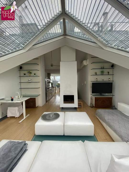 Exklusive Dachgeschoss-Maisonette mit zwei Sonnenterrassen und Kamin,122 m² , 1070 Wien