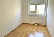 BERNHARDTSTALGASSE, unbefristete 96 m2 Altbau, Wohnküche, 3 Zimmer, Komplettküche, Wannenbad, gefördert, WG-geeignet