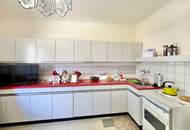 Sonniges großes Grundstück mit sanierungsbedürftigem Haus