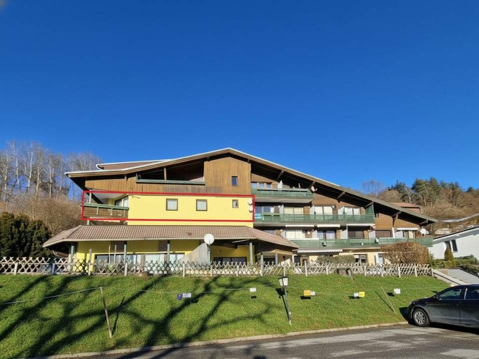 Helle 2-Zimmer-Eckwohnung mit Balkon und wunderschöner Aussicht