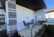 Haus in Grünruhelage mit offener Terrasse, Balkon und Garage