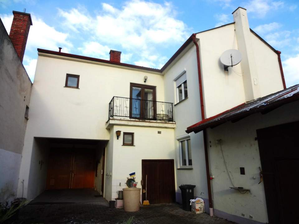 *** Preisreduziert***Geräumiges Einfamilienhaus am Stadtrand mit Nebengebäude !