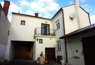 Geräumiges Einfamilienhaus am Stadtrand mit Nebengebäude !