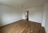 Zentrumsnah wohnen inmitten von Grünflächen - Erholung pur und kurze Wege garantiert! Komplett saniert, tolle Raumaufteilung und sofort verfügbar!