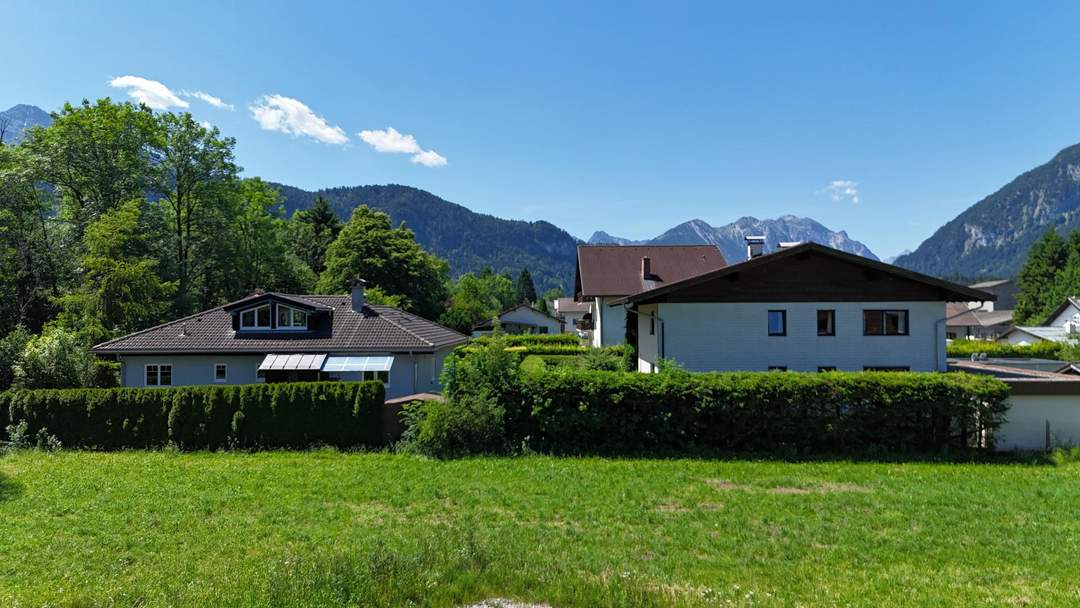 Raum für Träume – Baugrundstück mit Weitblick in Lechaschau zum Kaufen!