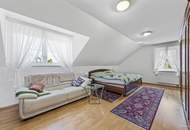 Großzügiges Familiendomizil mit uneinsehbarem Garten, Hallenbad, Sauna und Garage für 2 PKW
