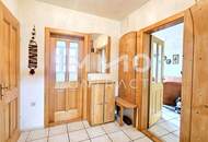 Zweifamilienhaus mit großem Grundstück und Entwicklungspotenzial in Ruhelage