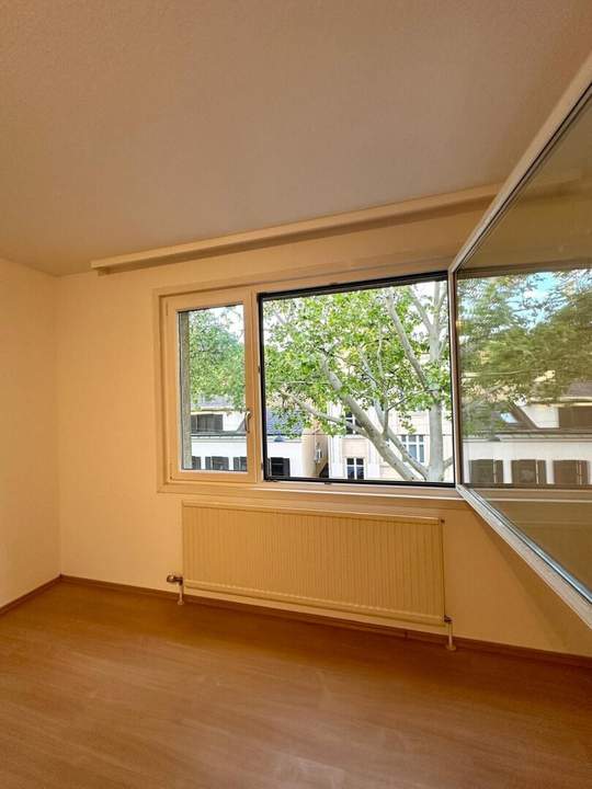 Sehr gut aufgeteilte 3-Zimmer Eigentumswohnung mit Loggia in guter Wohnlage Hietzings!
