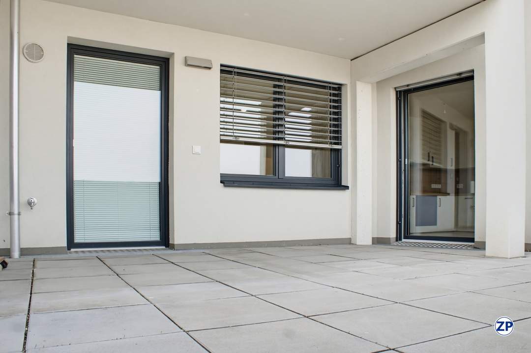 Helle 2-ZIMMER-WOHNUNG MIT großer TERRASSE NÄHE U6!