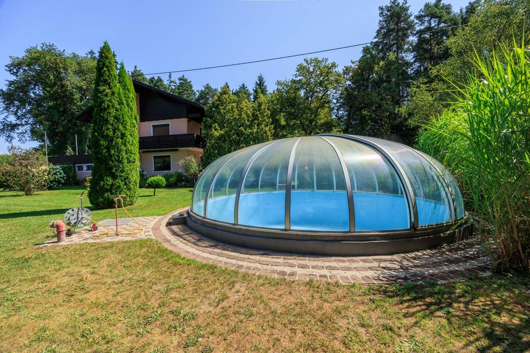 Mehrfamilienhaus mit Park