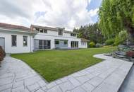 Villa voll unterkellert mit Poolhaus in absoluter Ruhelage