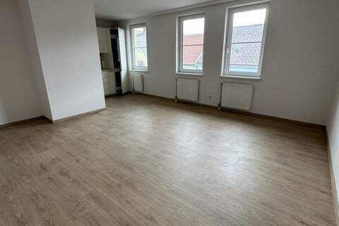 Sehr schöne top 3-Zimmer-Wohnung mit zentraler Raumaufteilung & inkludiertem Autoabstellplatz, Wohnung-legalform.pacht, 887,17,€, 2352 Mödling