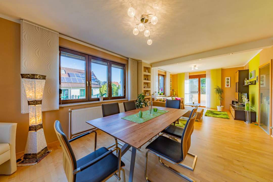 3 WOHNEINHEITEN, 2 WINTERGÄRTEN, BALKON, DOPPELGARAGE- RUHELAGE UND ZENTRUMSNAH