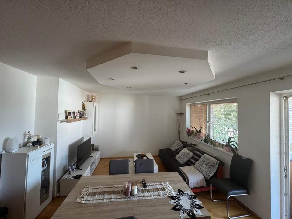 Geräumige 4-Zimmer-Wohnung zu verkaufen!!