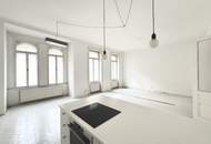 Südwestseitiger Altbau nächst Neubaugase und Burggasse! Kleiner Balkon in ruhigen Innenhof!
