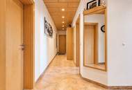 Gepflegte, voll möblierte Wohnung mit Garage, Lift &amp; verglaster Loggia in Enns