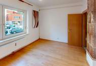 Sonnige Etagenwohnung mit Balkon und Parkplatz !