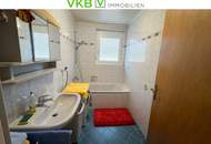 „Drei Wohnungen – ein Zuhause: Großzügiges Mehrfamilienhaus mit Pool, Sauna & Fernblick“