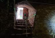 Sanierungsbedürftiges Stadt-/Winzerhaus mit großem Weinkeller in Weißenkirchen