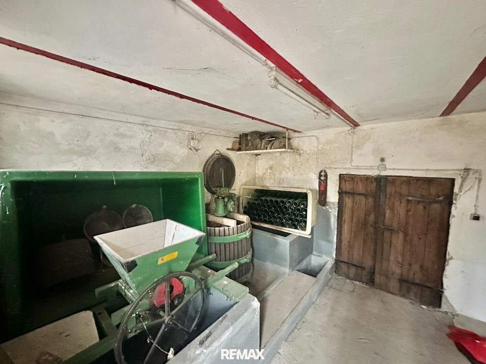Charmanter Weinkeller mit Grünfläche im Weinviertel
