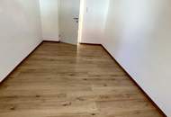 Herrlich sanierte Erdgeschosswohnung mit moderner Wohnküche, stilvollem Badezimmer und Grünblick - in ruhiger Siedlungslage mit ausgezeichneter Infrastruktur, ideal für kleine Familien!