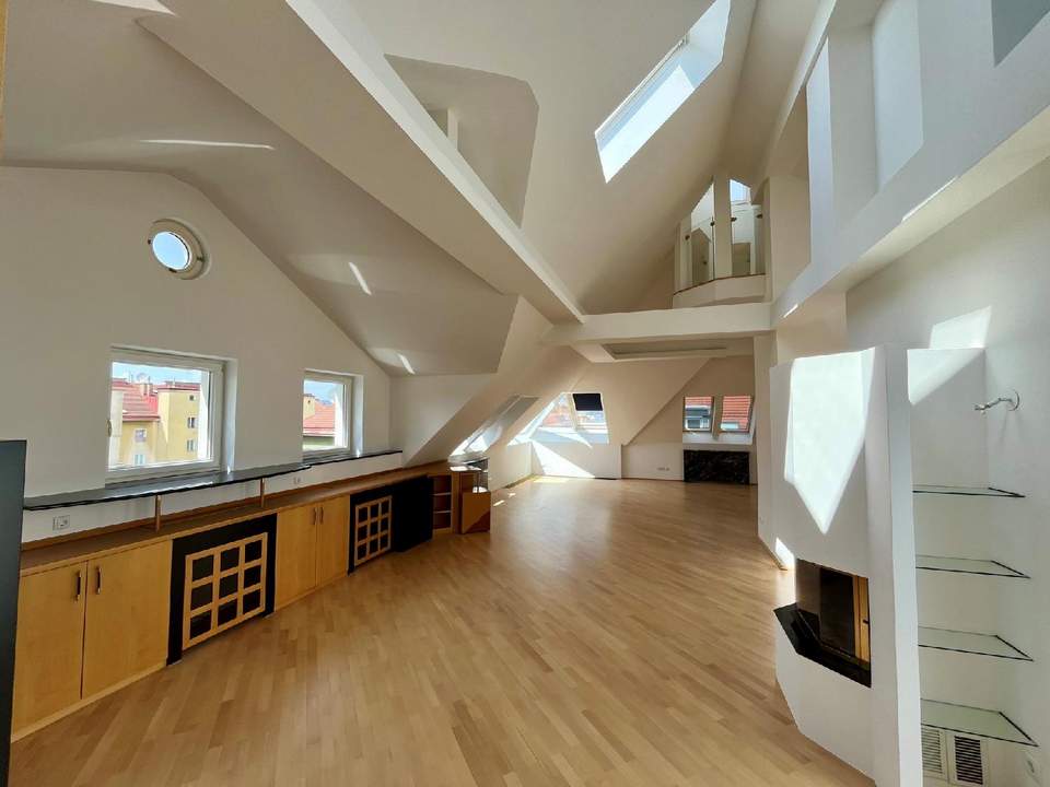 Extravagantes 350 m2 Penthouse. Architektonische Großzügigkeit trifft auf luxuriöses Wohngefühl