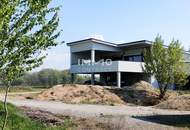 Attraktiver Betriebsstandort: Halle, Büro-/Wohngebäude und großes Grundstück mit Entwicklungspotential