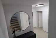 Tolles, räumlich gut eingeteiltes Reihenhaus mit Eigengarten, Dachterrasse und zwei Garagenplätzen.