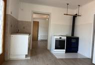 Streckhof mit begrüntem Innenhof mit diversen Lagermöglichkeiten und Garage