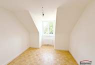 PROVISIONSFREI - SANIERT - ERSTBEZUG: Großzügige und helle 4-Zimmerwohnung im Dachgeschoss mit Eigengarten und zusätzlichen GOODIES!