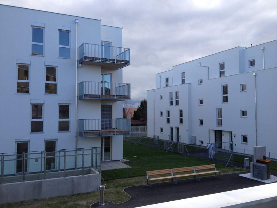 moderne und unbefristete 2-Zimmer-Wohnung mit Terrasse und großem Garten