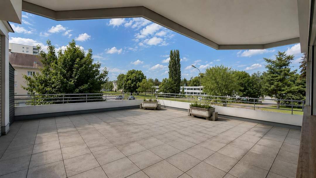 Klagenfurt - LKH: Moderne 3-ZI Wohnung mit 50 qm Terrasse &amp; 2 PKW-Stellplätzen