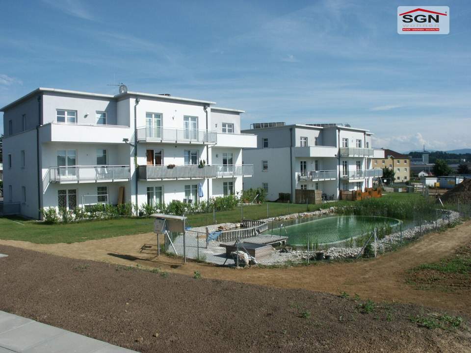 Geförderte 2-Zimmer-Dachgeschoss-Wohnung - Schwimmbiotop inklusive!
