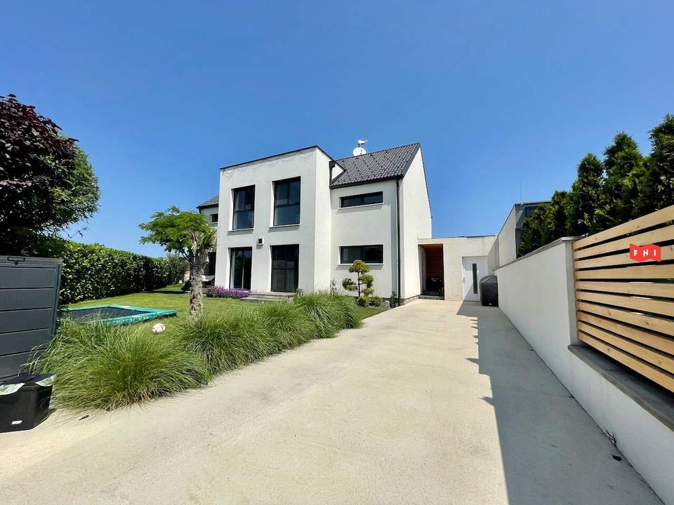 Modernes 186 m² Einfamilienhaus mit Wärmepumpe, Pool, Terrasse & Whirlpool - 7 Autominuten von Wien entfernt