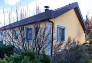 Ruhelage in Eggendorf bei Sollenau: Gepflegter Bungalow mit Wintergarten und Doppelgarage auf einer Doppelparzelle