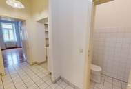 2-Zimmer-Wohnung mit großzügiger Loggia in saniertem Altbau