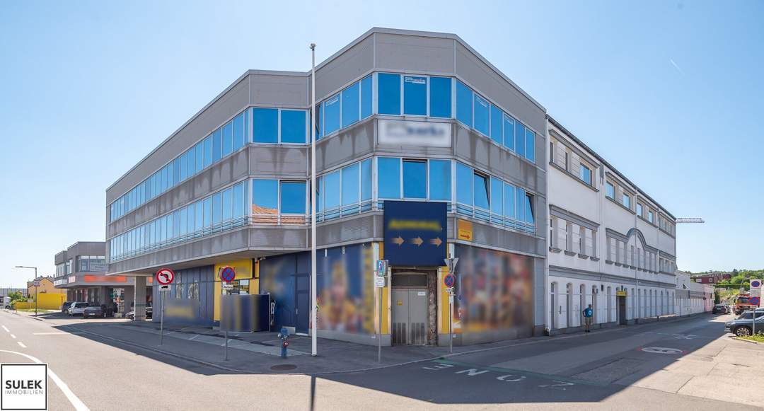 Grundstück mit vier Baukörpern - Büro-, Geschäfts- und Gewerbegebäude inkl. Parkplätzen in Vösendorf
