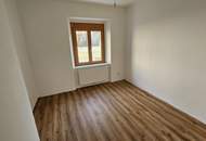 Frisch sanierte 4 Zimmerwohnung, inkl. Küche im Erdgeschoß