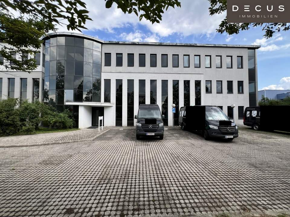 Büroflächen inkl. großer Anzahl von verfügbaren Stellplätzen