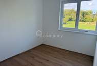 Wohnen im Zentrum von Seewalchen am Attersee– Helle 2-Zimmer-Wohnung mit Loggia und Blick ins Grüne.