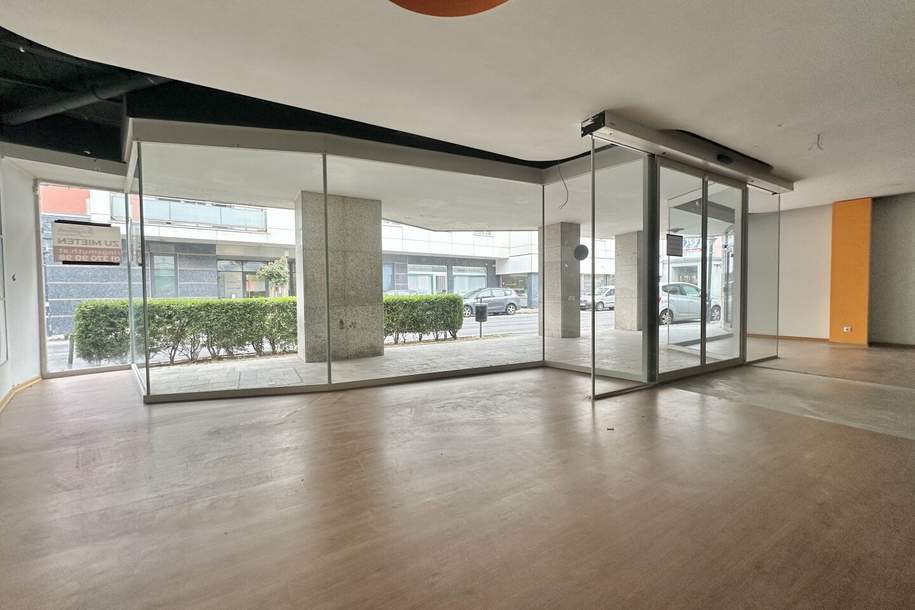 Unbefristetes Geschäftslokal: Einmalige Geschäftsfläche in stark frequentierter Lage mit optimalen Werbungsmöglichkeiten!, Gewerbeobjekt-miete, 1.500,00,€, 2410 Bruck an der Leitha