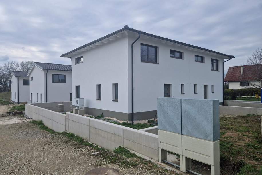 WOHNEN AN DEN DONAUAUEN UND AM WAGRAM: MODERN, MASSIV & HOCHWERTIG WOHNEN IN DER WEINREGION WAGRAM MIT BESTER INFRASTRUKTUR UND VERKEHRSANBINDUNG, Haus-kauf, 425.000,€, 3465 Tulln