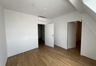 UNBEFRISTET - helle 2,5-Zimmer Dachgeschosswohnung mit Wohnküche, Schrankraum, 26 m2 Dachterrasse und Kellerabteil nahe Schönbrunn
