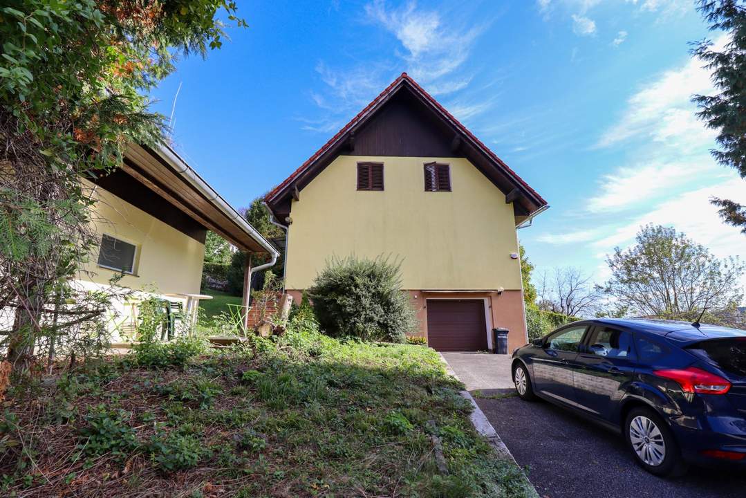 Zentrumsnahes Einfamilienhaus mit Doppelgarage - PROVISIONSFREI für den Mieter!