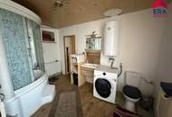 NEU: Viel Platz für Familie, Hobby und Werkstatt – Einfamilienhaus mit 4 Garagen und neuem Dach