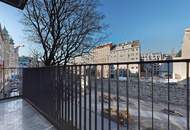 Exklusiv sanierte Altbauwohnung mit Balkon, Stuckdecke und elegantem Wohnambiente