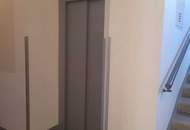 "Diese 5 Zimmer-Altbauwohnung mit sonniger Terrasse wartet genau auf SIE"