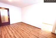 | ÄUSSERST LIEBE SINGLEWOHNUNG IN | ABSOLUTER RUHELAGE | BLICK IN DEN BEGRÜNTEN INNENHOF